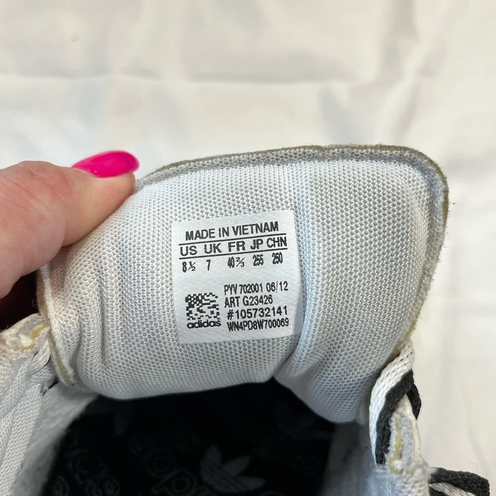 Unisex—Adidas Original Black & White Samoa Sneakers
